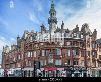 Charing Cross Mansions (1889-91, J J Burnet & William Birnie Rhind),. Un immeuble victorien classé A en grès rouge avec une façade incurvée, une grande Horl Banque D'Images