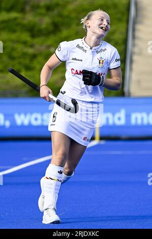 Monchengladbach, Allemagne. 22 août 2023. La Belge Charlotte Englebert célèbre après avoir marqué lors d'un match de hockey entre l'équipe nationale belge de hockey féminin Red Panthers et l'Espagne, mardi 22 août 2023 à Monchengladbach, en Allemagne, le match 3/3 dans la poule des championnats d'Europe de hockey féminin. Les championnats EuroHockey 2023 ont lieu du 18 au 27 août 2023. BELGA PHOTO DIRK WAEM crédit : Belga News Agency/Alamy Live News Banque D'Images