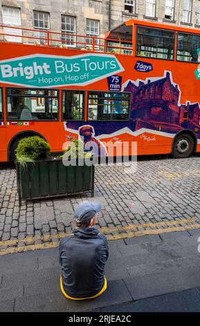 Une scène dans le Royal Mile d’Édimbourg pendant la dernière semaine du Festival Fringe 2023 d’Édimbourg. Banque D'Images
