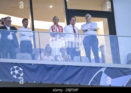 Anvers, Belgique. 22 août 2023. Ria Gheysens et le propriétaire anversois Paul Gheysens photographiés avant un match entre l'équipe belge de football Royal Antwerp FC et l'équipe grecque de football AEK Athènes, la première étape des play-offs pour la compétition UEFA Champions League, le mardi 22 août 2023 à Anvers. BELGA PHOTO TOM GOYVAERTS crédit : Belga News Agency/Alamy Live News Banque D'Images