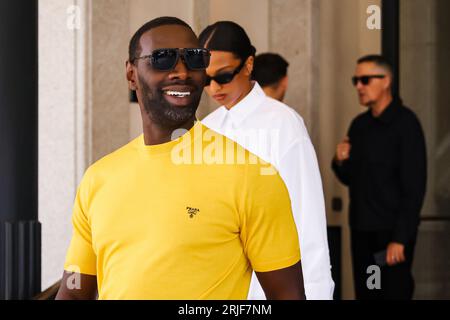 Milan, Italie. 18 juin 2023. Omar Sy est vu pendant la semaine de la mode masculine de Milan Printemps/été 2024 le 18 juin 2023 à Milan, Italie (photo par Alessandro Bremec/NurPhoto) crédit : NurPhoto SRL/Alamy Live News Banque D'Images