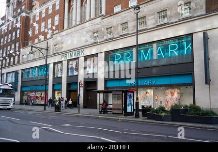 Londres, Royaume-Uni - octobre 2022 : magasin phare Primark sur Oxford Street à Londres Banque D'Images