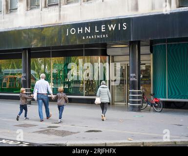 Londres, Royaume-Uni - octobre 2022 : magasin phare John Lewis sur Oxford Street à Londres Banque D'Images