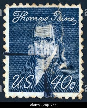 Thomas Paine (né Thomas pain ; 1737 – 1809). Timbre-poste émis aux États-Unis en 1968. Thomas Paine était un père fondateur américain d'origine anglaise, militant politique, philosophe, théoricien politique et révolutionnaire. Il est l'auteur de Common Sense (1776) et The American Crisis (1776-1783), deux des brochures les plus influentes au début de la Révolution américaine, et il a contribué à inspirer les Patriots en 1776 à déclarer leur indépendance de la Grande-Bretagne. Ses idées reflétaient les idéaux des droits de l'homme de l'ère des Lumières. Banque D'Images