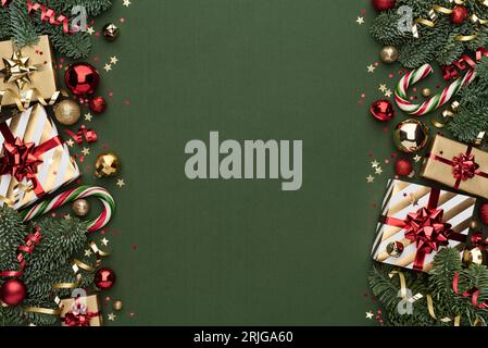Fond vert de Noël avec double bordure latérale Banque D'Images