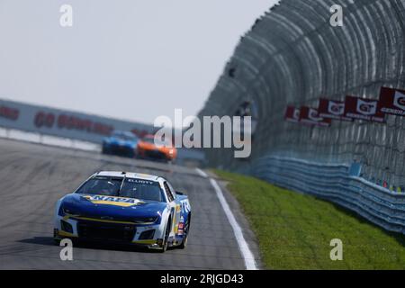 Watkins Glen, NY, États-Unis. 20 août 2023. 20 août 2023 - Watkins Glen, NY : Chase Elliott (9), pilote de la NASCAR Cup Series, course pour le Go Bowling au Glen au Watkins Glen International à Watkins Glen NY. (Image de crédit : © Stephen A Arce Grindstone Media/ASP) USAGE ÉDITORIAL SEULEMENT! Non destiné à UN USAGE commercial ! Banque D'Images