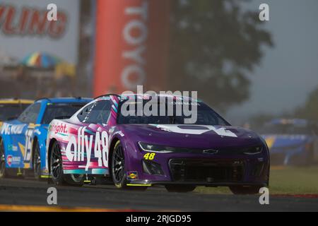 Watkins Glen, NY, États-Unis. 20 août 2023. 20 août 2023 - Watkins Glen, NY : Alex Bowman (48), pilote de la NASCAR Cup Series, course pour le Go Bowling au Glen au Watkins Glen International à Watkins Glen NY. (Image de crédit : © Stephen A Arce Grindstone Media/ASP) USAGE ÉDITORIAL SEULEMENT! Non destiné à UN USAGE commercial ! Banque D'Images