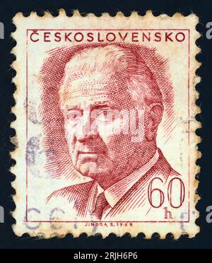 Ludvík Svoboda (1895 – 1979). Timbre-poste émis en Tchécoslovaquie en 1968. Ludvík Svoboda était un général et homme politique tchèque. Il a combattu dans les deux guerres mondiales, pour lesquelles il a été considéré comme un héros national, et il a plus tard servi comme président de la Tchécoslovaquie de 1968 à 1975. Banque D'Images