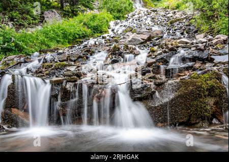 Photo longue exposition prise sous les chutes de Vidae dans le parc national de Crater Lake en Oregon Banque D'Images