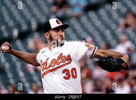 Baltimore, États-Unis. 22 août 2023. BALTIMORE, MD - 22 AOÛT : le lanceur des Orioles de Baltimore Grayson Rodriguez (30) sur le monticule lors d'un match de MLB entre les Orioles de Baltimore et les Blue Jays de Toronto, le 22 août 2023, à Orioles Park à Camden yards, à Baltimore, Maryland. (Photo de Tony Quinn/SipaUSA) crédit : SIPA USA/Alamy Live News Banque D'Images