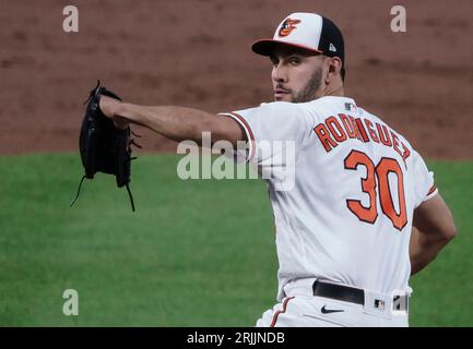 Baltimore, États-Unis. 22 août 2023. BALTIMORE, MD - 22 AOÛT : le lanceur des Orioles de Baltimore Grayson Rodriguez (30) sur le monticule lors d'un match de MLB entre les Orioles de Baltimore et les Blue Jays de Toronto, le 22 août 2023, à Orioles Park à Camden yards, à Baltimore, Maryland. (Photo de Tony Quinn/SipaUSA) crédit : SIPA USA/Alamy Live News Banque D'Images