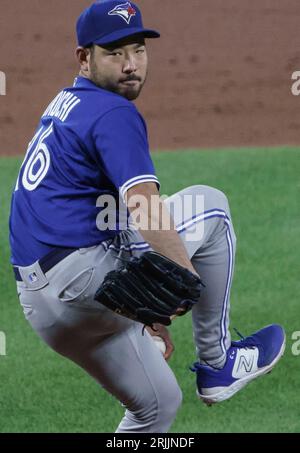 Baltimore, États-Unis. 22 août 2023. BALTIMORE, MD - 22 AOÛT : les Blue Jays de Toronto lancent le lanceur Yusei Kikuchi (16) sur le monticule lors d'un match de MLB entre les Orioles de Baltimore et les Blue Jays de Toronto, le 22 août 2023, à Orioles Park à Camden yards, à Baltimore, Maryland. (Photo de Tony Quinn/SipaUSA) crédit : SIPA USA/Alamy Live News Banque D'Images