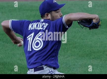 Baltimore, États-Unis. 22 août 2023. BALTIMORE, MD - 22 AOÛT : les Blue Jays de Toronto lancent le lanceur Yusei Kikuchi (16) sur le monticule lors d'un match de MLB entre les Orioles de Baltimore et les Blue Jays de Toronto, le 22 août 2023, à Orioles Park à Camden yards, à Baltimore, Maryland. (Photo de Tony Quinn/SipaUSA) crédit : SIPA USA/Alamy Live News Banque D'Images