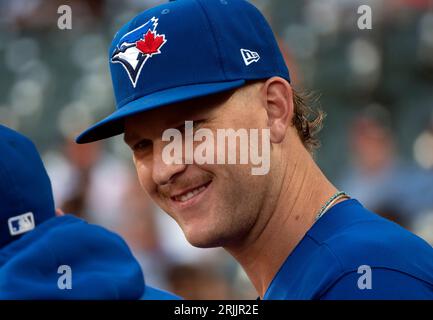 Baltimore, États-Unis. 22 août 2023. BALTIMORE, MD - 22 AOÛT : le lanceur de secours des Blue Jays de Toronto Bowden Francis (44) avant un match de MLB entre les Orioles de Baltimore et les Blue Jays de Toronto, le 22 août 2023, à Orioles Park à Camden yards, à Baltimore, Maryland. (Photo de Tony Quinn/SipaUSA) crédit : SIPA USA/Alamy Live News Banque D'Images