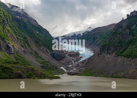 Glacier de l'ours près du lac Strohne par temps nuageux près de Stewart, parc provincial du glacier de l'ours, Colombie-Britannique, Canada. Banque D'Images