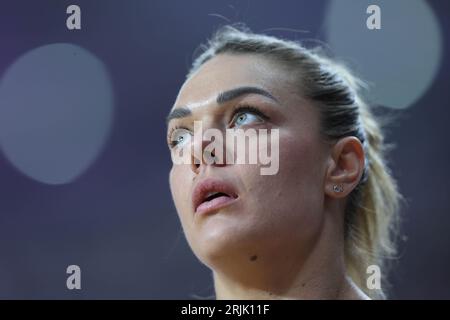 Budapest, Hongrie. 22 août 2023. Sandra Perkovic, de Croatie, réagit lors de la finale du lancer du Discus féminin des Championnats du monde d'athlétisme Budapest 2023 à Budapest, Hongrie, le 22 août 2023. Crédit : Li Ming/Xinhua/Alamy Live News Banque D'Images