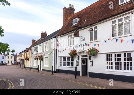 17th Century The Crown Inn Pub & Restaurant, Market Square, Stony Stratford, Buckinghamshire, Angleterre, Royaume-Uni Banque D'Images