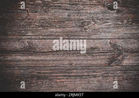 Un fond en bois brun foncé avec des planches de bois texturées. Banque D'Images