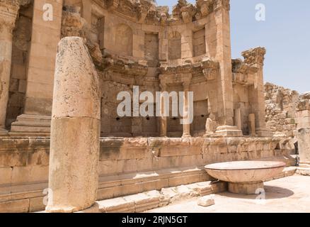 Le Nymphaeum le long du Cardo Maximus dans l'ancienne ville gréco-romaine de Gerasa dans l'actuelle Jerash, au nord de la Jordanie. Banque D'Images