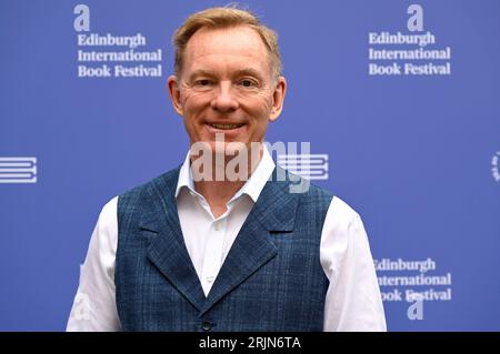 Édimbourg, Écosse, Royaume-Uni. 23 août 2023. Festival international du livre d'Édimbourg 40e anniversaire : Chris Bryant député et auteur au photocall officiel. Crédit Craig Brown/Alamy Live News Banque D'Images