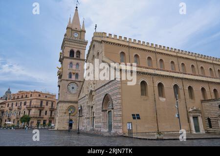 Cathédrale de Maria Santissima Assunta à Messine, Sicile, Italie méridionale Banque D'Images