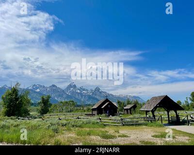 Une vue panoramique d'une chapelle en bois dans le parc national de Grand Teton, Wyoming Banque D'Images