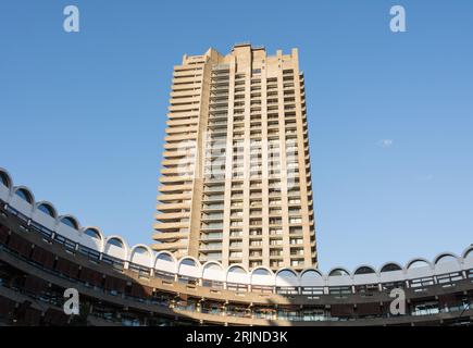 Frobisher Crescent's Sculpture court, The Barbican Exhibition Centre, Silk Street, Londres, EC1, Angleterre, ROYAUME-UNI Banque D'Images