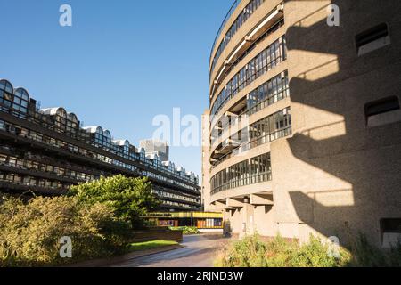 Frobisher Crescent's Sculpture court, The Barbican Exhibition Centre, Silk Street, Londres, EC1, Angleterre, ROYAUME-UNI Banque D'Images