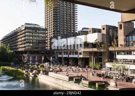 Lakeside Terrace, The Barbican Centre, Londres, Angleterre, Royaume-Uni Banque D'Images