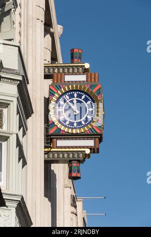 L'horloge ornementale de Peterborough House, l'ancien bâtiment Daily Telegraph sur Fleet Street, Fleet Street, Londres, Angleterre, Royaume-Uni Banque D'Images