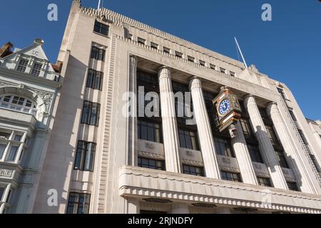 L'horloge ornementale de Peterborough House, l'ancien bâtiment Daily Telegraph sur Fleet Street, Fleet Street, Londres, Angleterre, Royaume-Uni Banque D'Images