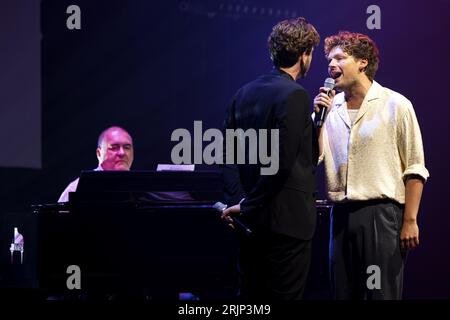 BARNEVELD - Soy Kroon et Dorian Bindels, Gaia Aikman lors de la conférence de presse sur 40-45 de musical, une production qui se concentre sur la Seconde Guerre mondiale aux pays-Bas. ANP RAMON VAN flymen netherlands Out - belgique Out Banque D'Images