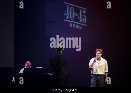 BARNEVELD - Soy Kroon et Dorian Bindels, Gaia Aikman lors de la conférence de presse sur 40-45 de musical, une production qui se concentre sur la Seconde Guerre mondiale aux pays-Bas. ANP RAMON VAN flymen netherlands Out - belgique Out Banque D'Images