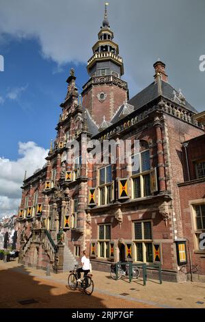 L'architecture ornée et colorée de style Renaissance Hôtel de ville de Bolsward, Frise, pays-Bas Banque D'Images