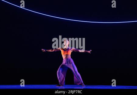 Ashley Kaylynn Green, de la principale compagnie de danse contemporaine Alvin Ailey American Dance Theater, interprète un extrait de la première britannique de « Are You in Your Feelings? » Au Festival Theatre pendant le Festival International d'Edimbourg. Date de la photo : mercredi 23 août 2023. Banque D'Images