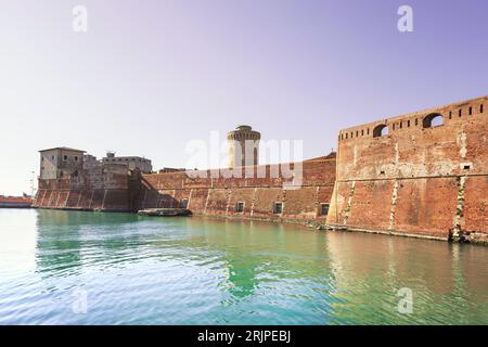 Vue de l'ancienne forteresse de Livourne, Fortezza Vecchia en italien. Région Toscane. Italie Banque D'Images