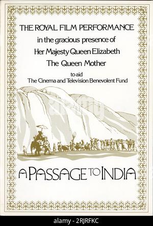 Couverture de la brochure pour la Royal film Performance 1985 le lundi 18 mars de JUDY DAVIS VICTOR BANERJEE ALEC GUINNESS PEGGY ASHCROFT et JAMES FOX dans Un PASSAGE À L'INDE 1984 réalisateur / scénario DAVID LEAN roman E.M. Forster musique Maurice Jarre UK-USA coproduction EMI films / Home Box bureau (HBO) / Columbia Pictures Banque D'Images