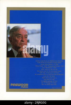 Couverture arrière annonce de Pinewood Studios de la brochure pour la Royal film Performance 1985 le lundi 18 Mars de JUDY DAVIS VICTOR BANERJEE ALEC GUINNESS PEGGY ASHCROFT et JAMES FOX dans Un PASSAGE À L'INDE 1984 réalisateur / scénario DAVID LEAN roman E.M. Forster musique Maurice Jarre UK-USA coproduction EMI films / Home Box Office (HBO) / Columbia Pictures Banque D'Images