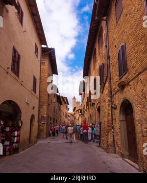 San Gimignano - 18 septembre : via San Giovanni le 18 septembre 2016 à San Gimignano. Sur la via San Giovanni de San Gimignano Banque D'Images