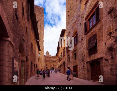 San Gimignano - 18 septembre : via San Giovanni le 18 septembre 2016 à San Gimignano. Sur la via San Giovanni de San Gimignano Banque D'Images