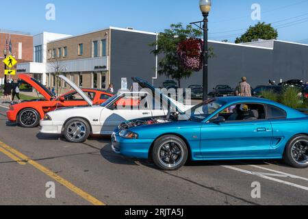 FERNDALE, MI/USA - 16 AOÛT 2023 : Ford Mustang voitures, à Mustang Alley, sur la route Woodward Dream Cruise. Banque D'Images