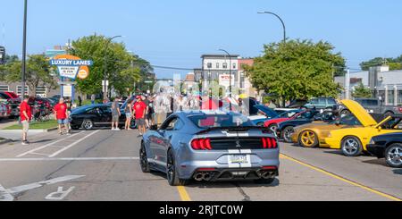 FERNDALE, MI/USA - 16 AOÛT 2023 : Ford Mustang voitures, à Mustang Alley près de Luxury Lanes, sur la route Woodward Dream Cruise. Banque D'Images