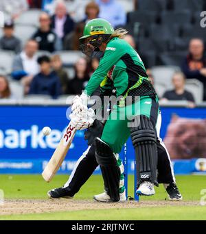 Manchester, Royaume-Uni. 23 août 2023 ; Old Trafford Cricket Ground, Manchester, Angleterre ; The Hundred Womens Cricket, Manchester Originals versus Southern Brave ; Danni Wyatt de Southern Brave Credit : action plus Sports Images/Alamy Live News Banque D'Images