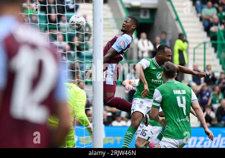 Edimbourg, Royaume-Uni. 23 août 2023. Leon Bailey d'Aston Villa marque son 3e but lors du match de qualification de l'UEFA Europa Conference League à Easter Road, Édimbourg. Le crédit photo devrait se lire : Neil Hanna/Sportimage crédit : Sportimage Ltd/Alamy Live News Banque D'Images