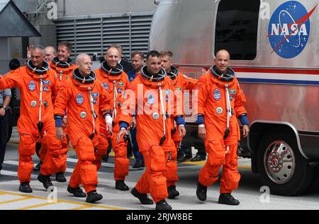 Crew des Space Shuttle Atlantis - NASA Kennedy Space Center in Cape Canaveral PUBLICATIONxNOTxINxCHN Banque D'Images