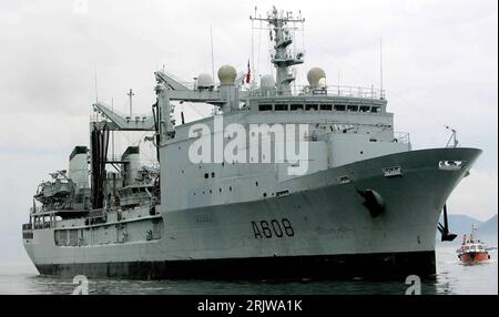 Bildnummer : 51928097 Date de référence : 17.06.2007 Copyright : imago/Xinhua Französisches Transportschiff - Var - im Hafen von Hongkong - PUBLICATIONxNOTxINxCHN, Objekte ; 2007, Hong Kong, Schiff, Schiffe, Transportschiffe, Marine, französische, Französisch, A608, A 608 ; , quer, Kbdig, Einzelbild, Freisteller, Chine, , Militaer, Staat, Banque D'Images