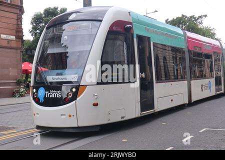 Édimbourg Écosse 23 août 2023 les tramways d'Édimbourg traversent le centre-ville ©GED Noonan/Alamy Banque D'Images