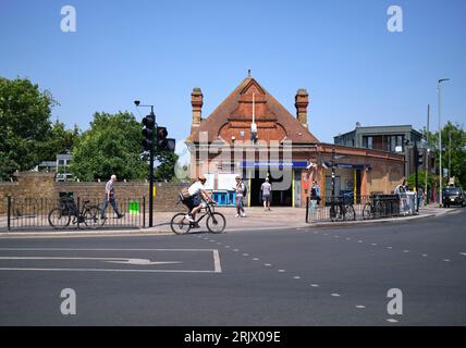 Station de métro Southfields Londres Angleterre Royaume-Uni Banque D'Images