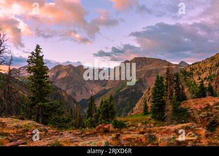 Vue au cœur de la nature sauvage de Weminuche, San Juan Mountains, près de Silverton, Colorado, USA. Banque D'Images