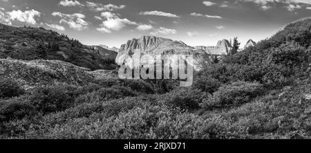 Vue au cœur de la nature sauvage de Weminuche, San Juan Mountains, près de Silverton, Colorado, USA. Banque D'Images